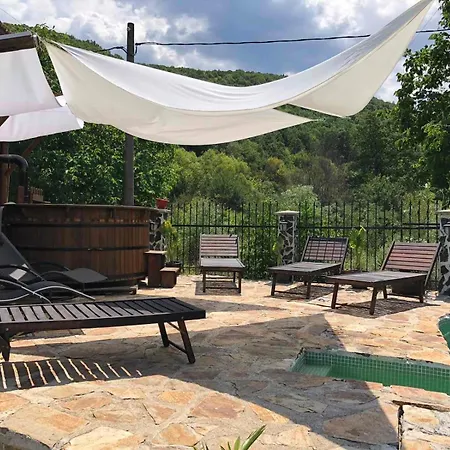 двата ореха